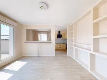 livry-gargan  penthouse au dernier étage avec terrasse  double stationnement en sous-sol e