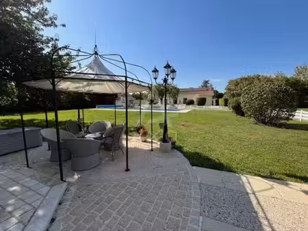 vente maison angouleme  150m² 6 pièces 328 000€ avec piscine