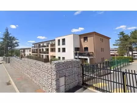 f3 avec grande terrasse