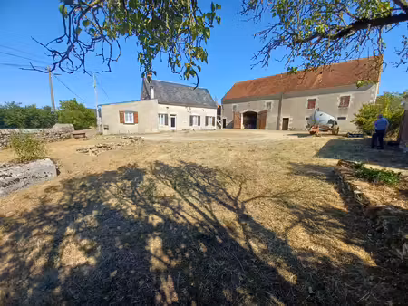 ancienne fermette avec nombreuses dépendances et terrain att