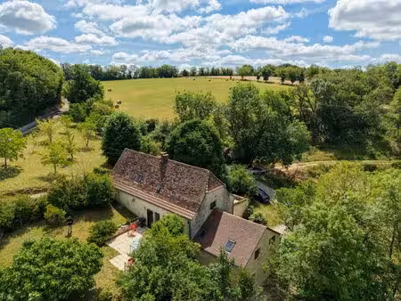 exclusivite - agréable propriété de caractère avec spacieuse maison et grange en pierre...