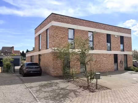 recente  energiezuinige woning met tuin en garage op een ...
