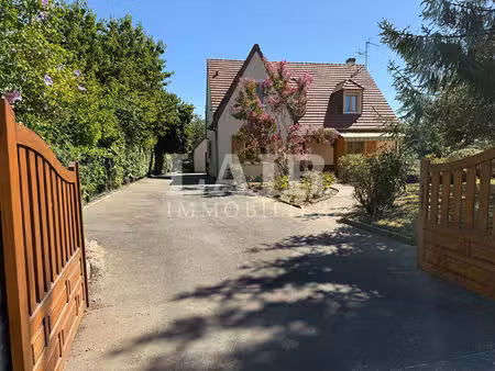 maison familiale de 165 m² avec jardin  double garage et vie de plain-pied réf: f15552