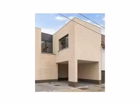 maison moderne et lumineuse avec 3 chambres  jardin et abri