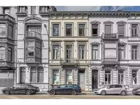 important immeuble de +- 350 m² a usage de bureaux