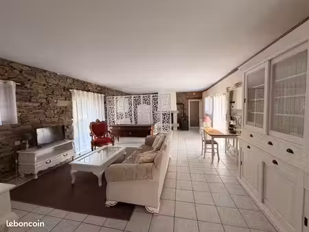 studio 1 pièce 65 m²