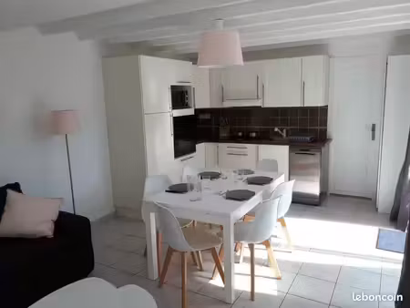t2 entierement meuble avec terrasse