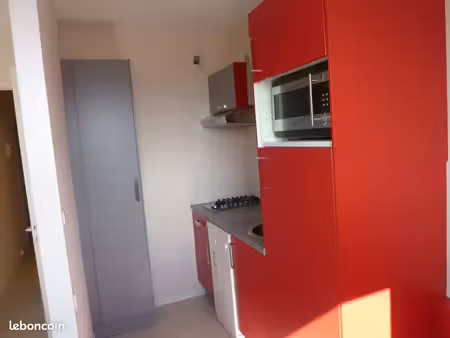 f2 meublé 38 m2 parc de l'europe/proche iut  istp