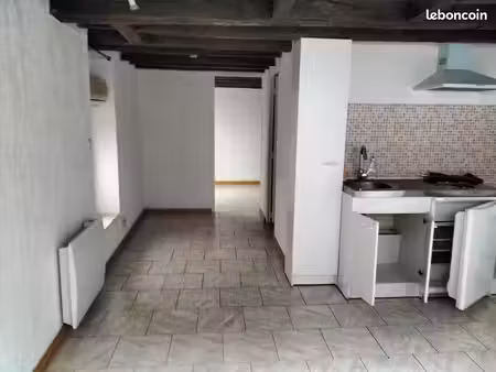 appartement 2ième étage - 2 pièces - 35 m2 - centre de saint-amand en puisaye