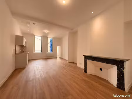 t2 non meublé – 54m2 – hyper centre/ place de la cathédrale