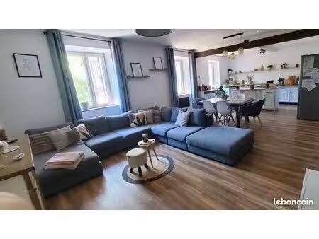 maison 8 pièces à louer – 200 m² avec garage et jardin