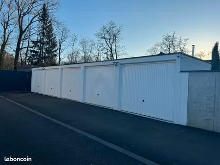 garages / box à louer – site sécurisé – 84 / mois