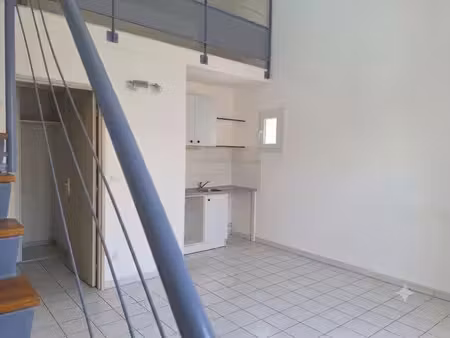 location duplex 2 pièces à nimes (30000)  481 €
