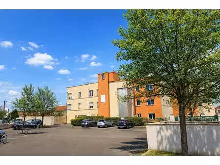location appartement 3 pièces 84.04 m² à bourgoin-jallieu (38300)  830 €