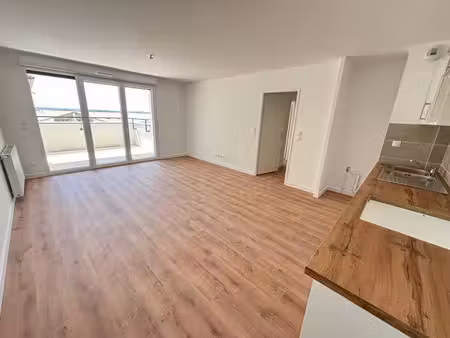 location appartement 3 pièces 64 m² à bruguières (31150)  833 €