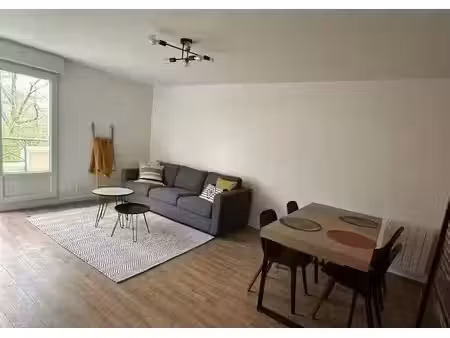 location meublée appartement 2 pièces 47 m² à rueil-malmaison (92500)  1 400 €