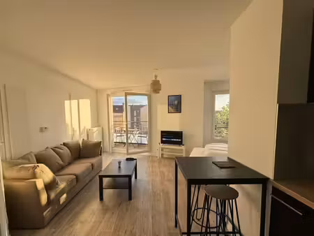 location meublée appartement 1 pièce 34 m² à saint-ouen (93400)  1 240 €