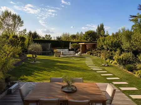 tres rare t3 lumineux avec un immense jardin de 260 m² et deux places de parking !