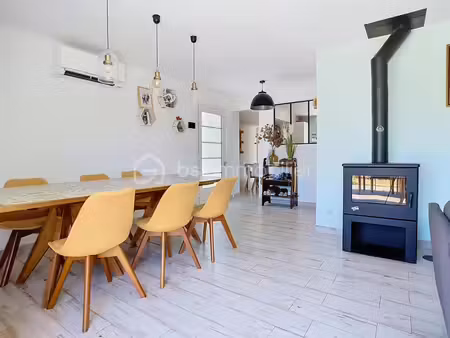 plain pied sans aucun travaux a prévoir avec double garage et atelier