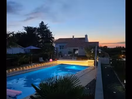 villa d'exception avec vue panoramique sur la campagne