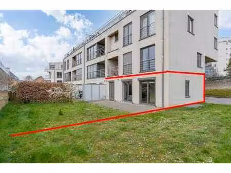 gelijkvloers 1-slaapkamerappartement met privétuin en ter...