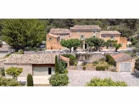 maison avec piscine et terrasse saint-saturnin-lès-apt (84)