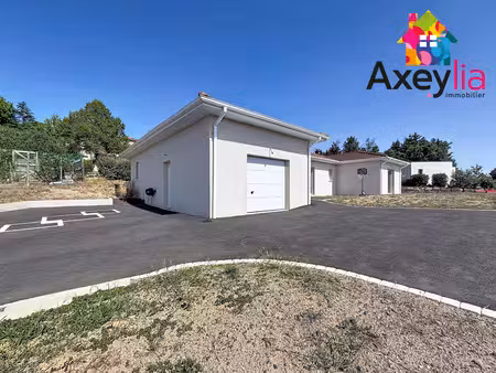 a vendre - secteur feurs - maison de plein-pied  4 chambres  terrain d'environ 850m² avec 