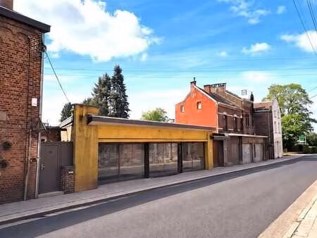 commerce avec appartement et grand jardin