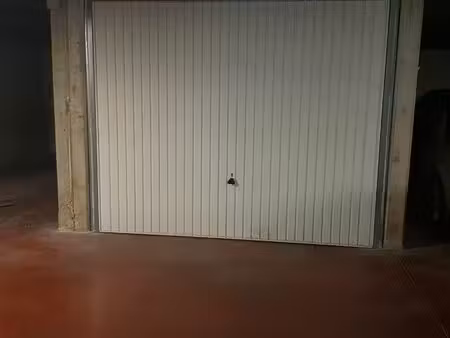 box garage fermé 16m2 proche iut marseille