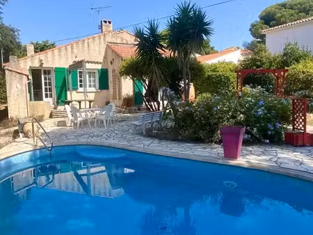 villa familiale avec piscine et jardin à proximité de la mer - bail mobilité