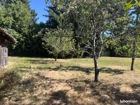 terrain 640 m² margaux