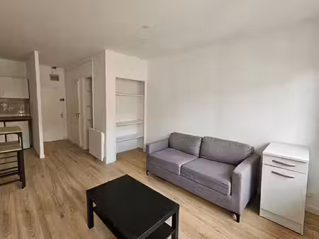 studio à louer meublé et rénové au centre historique