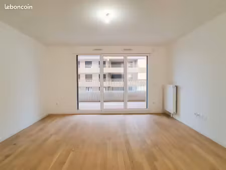 grand studio avec balcon