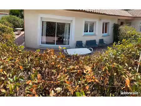 f2 maison avec terrasse à 7 km de libourne