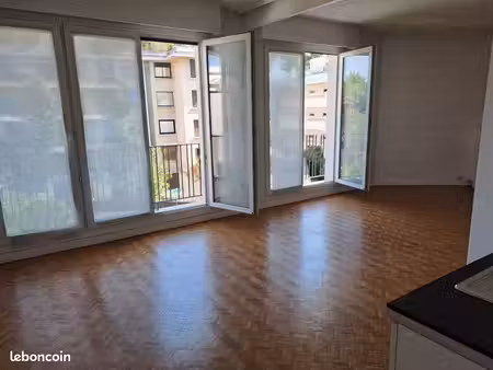 boulogne nord - bois - superbe très grand studio de standing 42m2 + balcon