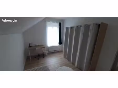chambre étudiante dans maison au calme