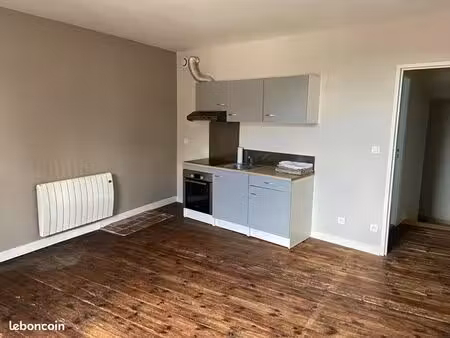 appartement 2eme étage saint savin 86310