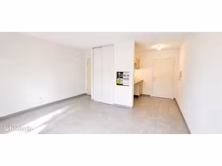 studio 1 pièce 28 m²