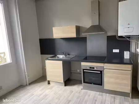 t2 lumineux 57m² proche hôpital + parking possible – aurillac
