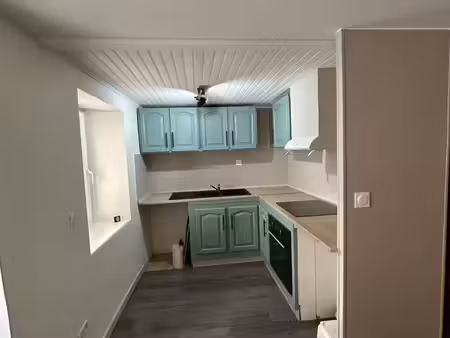 à louer – appartement rénové 53 m² avec balcon – 500 eau comprise (la fouillade)
