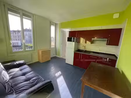 location meublée appartement 2 pièces 33 m² à reims (51100)  590 €