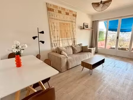 nice port – 2 pièces meublé avec terrasse – bail mobilité 8 mois