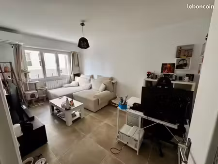 appartement 2 pièces avec loggia et cave — 1er étage — saint-laurent-du-var