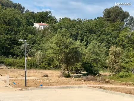 terrain 520 m² pelissanne