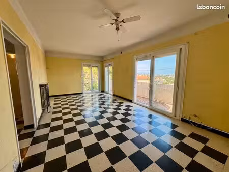 a vendre à mandelieu - 2p à rénover avec balcon vue dégagée mer