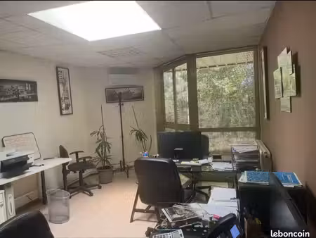à louer bureau 35 m2 + petit entrepot 50 m-zac de l'agavon
