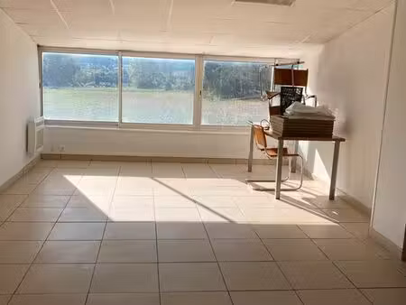 bureau / local commercial – 97 m²