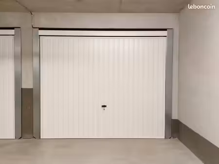 à vendre – garage fermé d’environ 13 m² – saint-cyr-sur-mer
