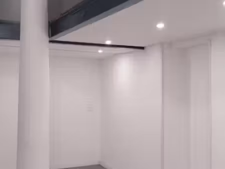 charmant local commercial / bureau – vieux-nice – 35 m² + mezzanine 13 m² – rue saint-vinc