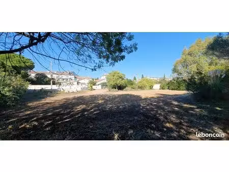 beau terrain plat constructible - la garde centre